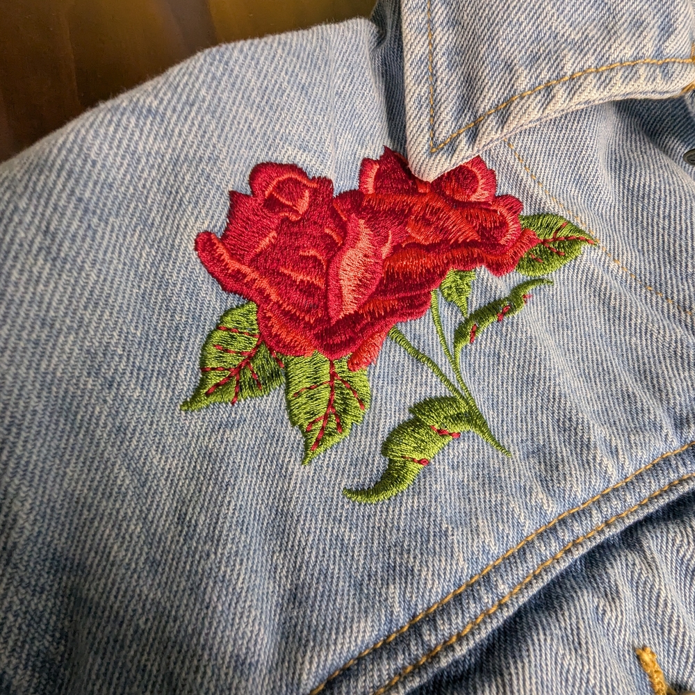 ARITZIA TNA Embroidered Rose Denim Jean Jacket, WOMENS Medium - Picture 9 of 16